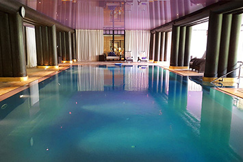 plafond tendu piscine hotel spa thalasso